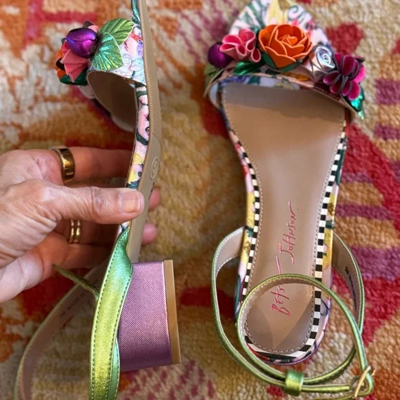 Betsey Johnson sz 5 big girls Darcy floral ankle strap sandals flowers new - Picture 3 of 5